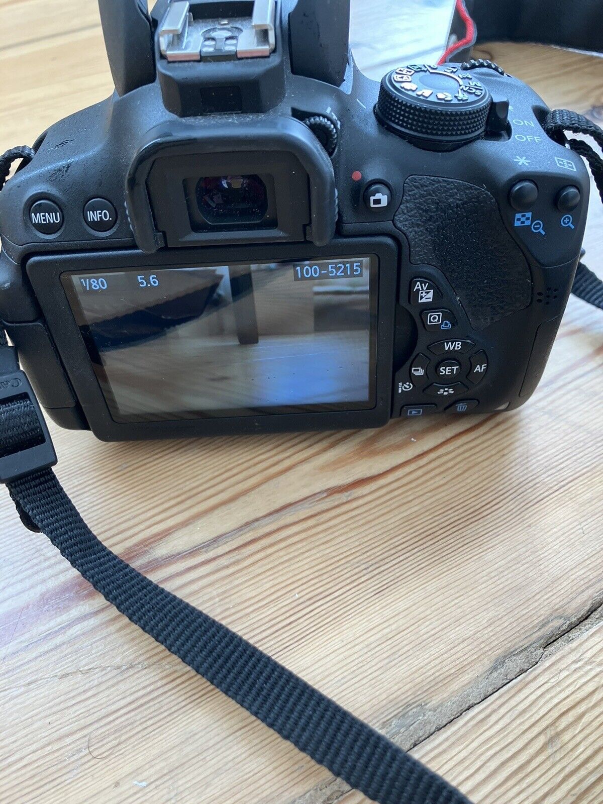 Canon EOS 700D 18.0MP Digital SLR Camera - Black (Kit w/ EF-S 18-55mm IS STM Lens)